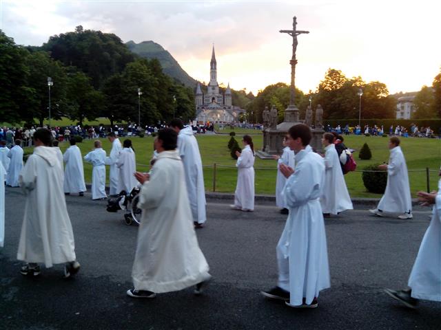 Pelerinage-servants-autel-Lourdes-juillet-2014-11