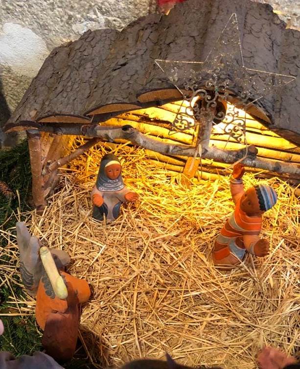 Samedi 26 novembre – Installation de la crèche dans l’église avec les enfants du catéchisme et de l’éveil à la foi